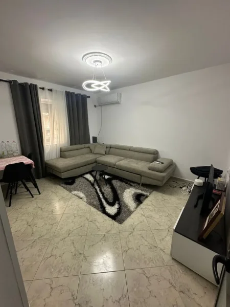 Tirane, jepet me qera apartament 1+1 Kati 3, 74 m² 500 € (myslym shyr)