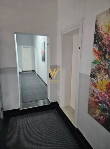 Tirane, shitet apartament 5+1+Ballkon Kati 4, 300 m² 927.000 € (RRUGA E DURRESIT)