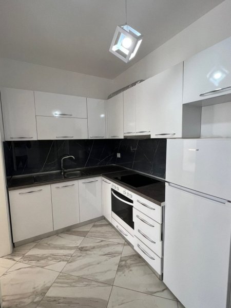 Tirane, jepet me qera apartament 1+1+Ballkon Kati 8, 65 m² 390 € (RRUGA SOKRAT MIHO ASTIR)