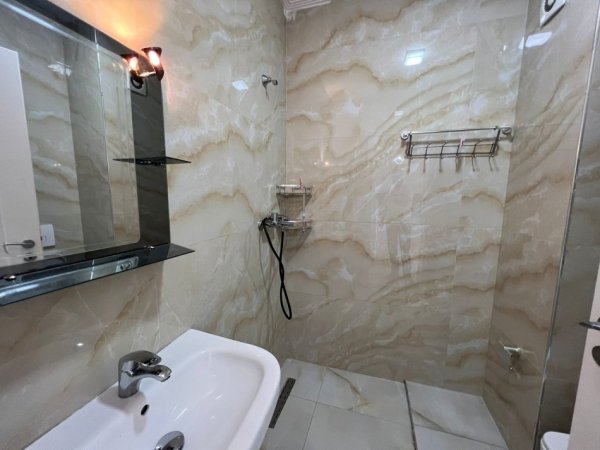 Tirane, jepet me qera apartament 1+1+Ballkon Kati 8, 65 m² 390 € (RRUGA SOKRAT MIHO ASTIR)