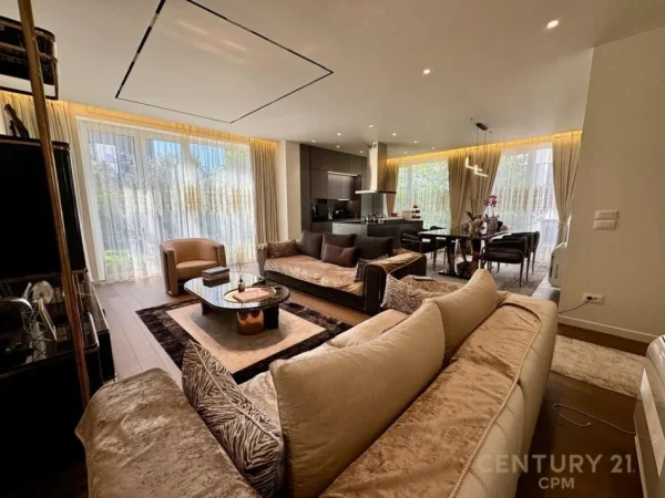 Tirane, shes apartament 2+1+3+ 2  POSTE PARKIMI+OBORR , 249 m² 850.000 € (Liqeni i Thatë)