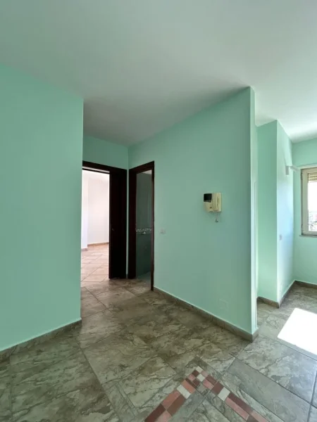 Tirane, jepet me qera 2+1+Ballkon Kati 6, 110 m² 600 € (Fortuzi)
