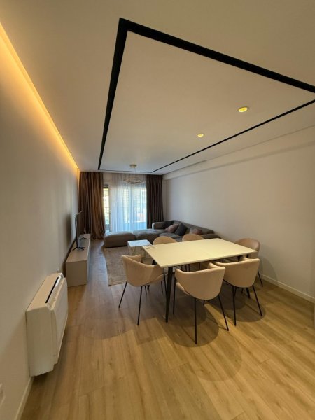 Tirane, jepet me qera apartament 2+1+Ballkon Kati 7, 125 m² 1.400 € (Komuna e Parisit)