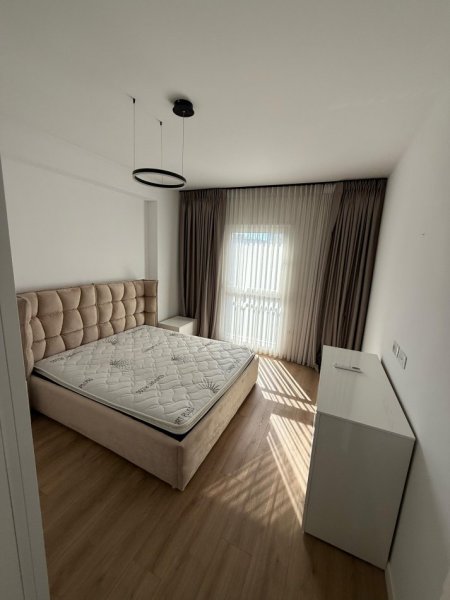 Tirane, jepet me qera apartament 2+1+Ballkon Kati 7, 125 m² 1.400 € (Komuna e Parisit)