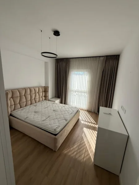 Tirane, jepet me qera apartament 2+1+Ballkon Kati 7, 125 m² 1.400 € (Komuna e Parisit)