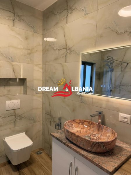 Tirane, jepet me qera apartament 2+1 , 95 m² 600 € 