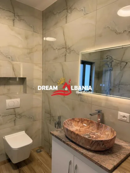 Tirane, jepet me qera apartament 2+1 , 95 m² 600 € 