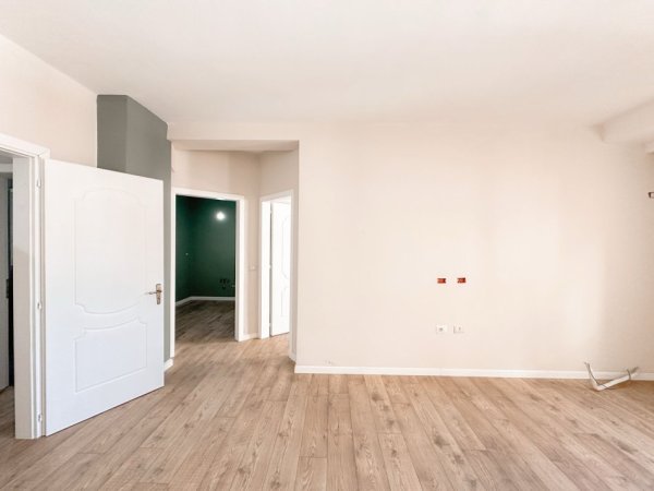 Tirane, jepet me qera apartament 2+1+Ballkon Kati 6, 80 m² 800 € (Qender)