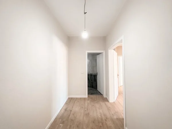 Tirane, jepet me qera apartament 2+1+Ballkon Kati 6, 80 m² 700 € (Qender)
