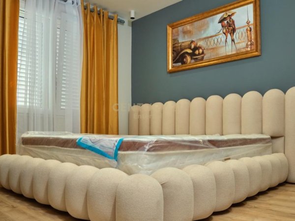 Tirane, shitet apartament 1+1 Kati 5, 44 m² 177.000 € (Bllok)