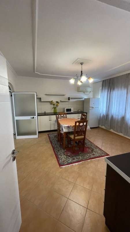 Tirane, jepet me qera apartament 2+1+Aneks+Ballkon Kati 4, 130 m² 600 € (Stadiumi Dinamo-Rruga Gjik Kuqali)