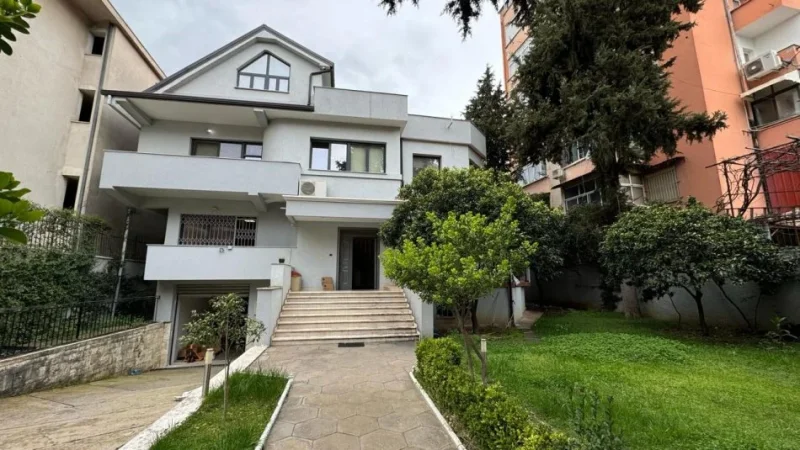 Tirane, jepet me qera Vile 4+1 Kati 2, 500 m² 2.700 € (Selit , Blloku i Vilave)