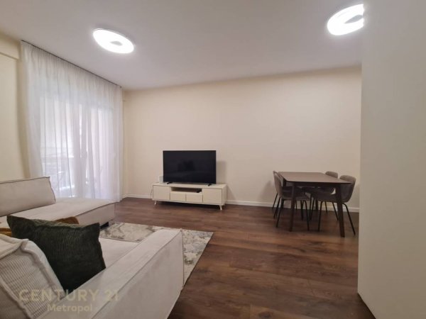 Tirane, jepet me qera apartament 1+1 Kati 3, 75 m² 900 € (QENDER)