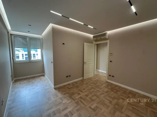 Tirane, jap me qera zyre+ POST PARKIMI , 120 m² 1.800 € (Rruga e Elbasanit)