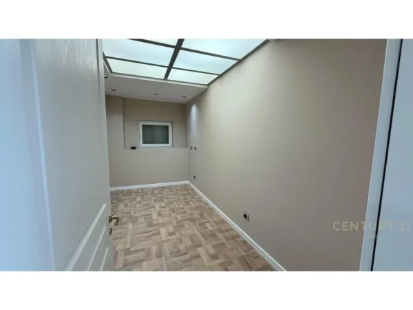 Tirane, jap me qera zyre+ POST PARKIMI , 120 m² 1.800 € (Rruga e Elbasanit)