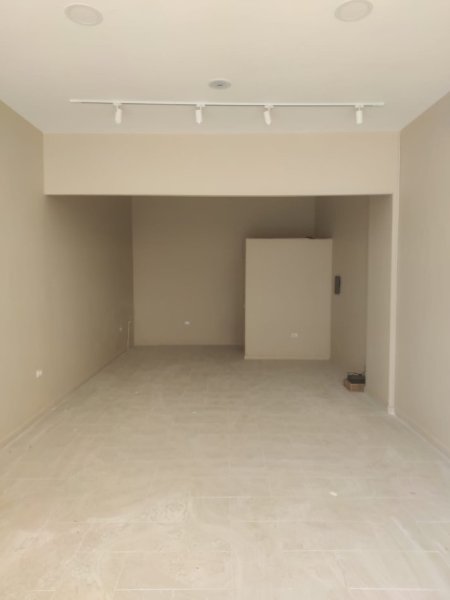 Durres, jepet me qera dyqan Kati 0, 55 m² 350 € (Rr. Sefer Efendiu)