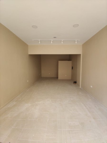 Durres, jepet me qera dyqan Kati 0, 55 m² 350 € (Rr. Sefer Efendiu)