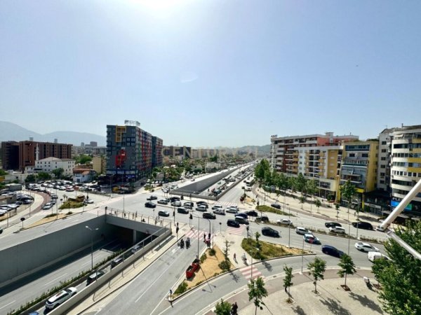 Tirane, shitet dyqan Kati 0, 100 m² 200.000 € (ne Astir)