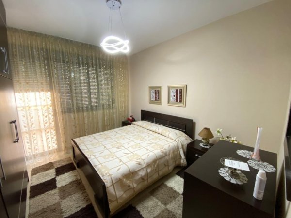 Tirane, jepet me qera apartament 2+1 Kati 3, 93 m² 550 € (Condor Center, tek Globi)