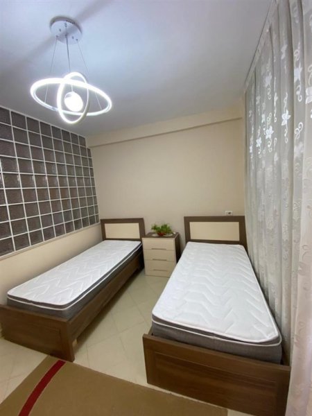 Tirane, jepet me qera apartament 2+1 Kati 3, 93 m² 550 € (Condor Center, tek Globi)