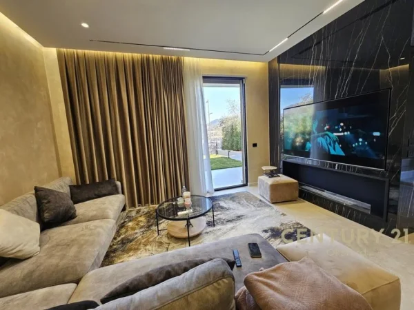 Tirane, shes Vile , 234 m² 600.000 € (Selitë)