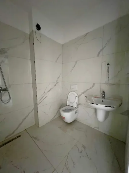 Tirane, shitet apartament 2+1+Ballkon Kati 2, 112 m² 95.000 € (Bulevardi blu)
