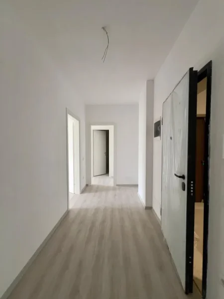 Tirane, shitet apartament 2+1+Ballkon Kati 2, 112 m² 95.000 € (Bulevardi blu)