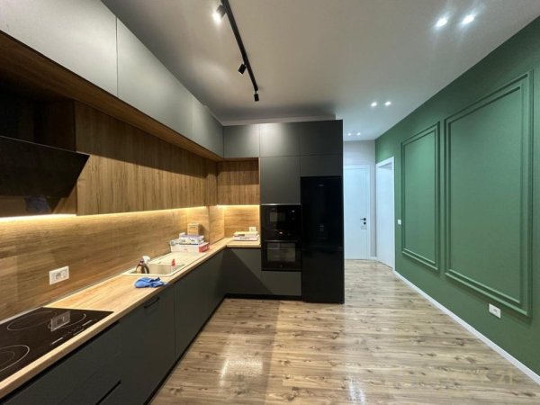 Tirane, jepet me qera apartament 2+1 Kati 8, 118 m² 1.400 € (Kompleksi Delijorgji)