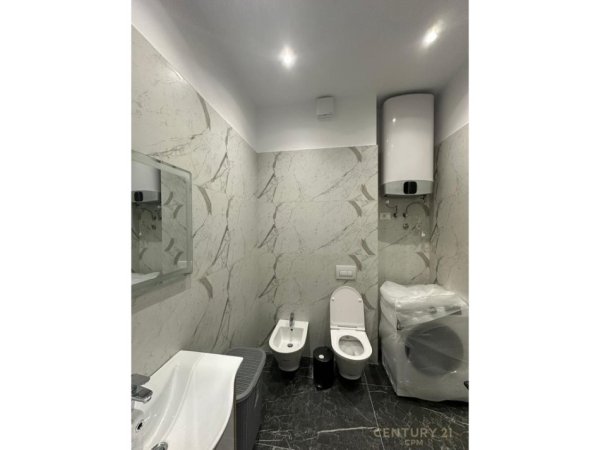 Tirane, jepet me qera apartament 2+1 Kati 8, 118 m² 1.400 € (Kompleksi Delijorgji)