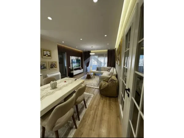 Tirane, shes 2+1+Ballkon Kati 7, 112 m² 252.900 € (Xhanfize Keko)