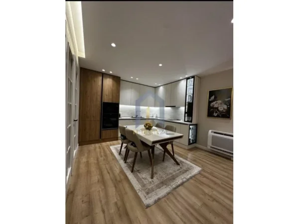 Tirane, shes 2+1+Ballkon Kati 7, 112 m² 252.900 € (Xhanfize Keko)