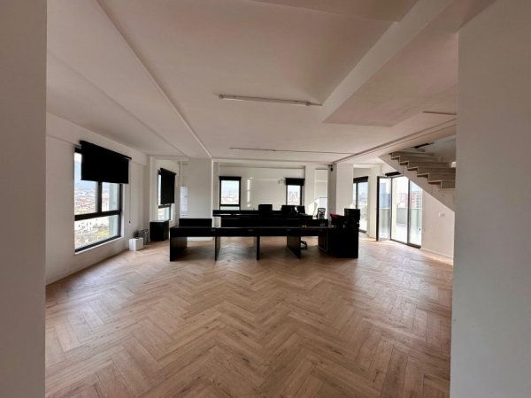 Tirane, shitet apartament duplex Dublex Kati 6, 360 m² 750.000 € (bulevardi i ri)