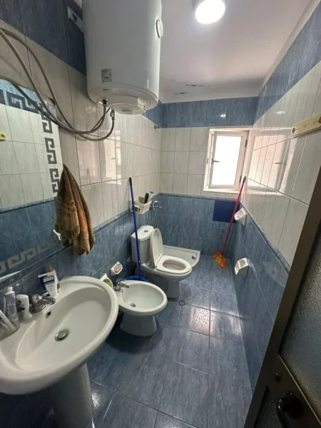 Tirane, jepet me qera apartament 1+1 Kati 3, 74 m² 500 € (JEPET ME QERA SUPER APARTAMENTI 1+1 NE MYSLYM SHYR)