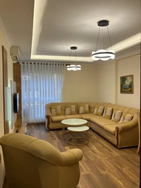 Tirane, jepet me qera apartament 1+1 Kati 2, 68 m² 600 € (JEPET ME QERA APARTAMENT 1+1 NE XHAMLLIK)