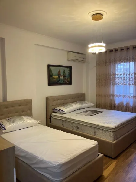 Tirane, jepet me qera apartament 1+1 Kati 2, 68 m² 600 € (JEPET ME QERA APARTAMENT 1+1 NE XHAMLLIK)