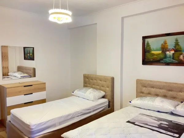 Tirane, jepet me qera apartament 1+1 Kati 2, 68 m² 600 € (JEPET ME QERA APARTAMENT 1+1 NE XHAMLLIK)
