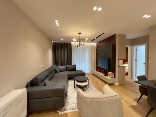 Tirane, shitet apartament 2+1+Ballkon Kati 1, 86 m² 210.000 € (ish fusha e aviacionit)