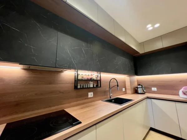 Tirane, shitet apartament 2+1+Ballkon Kati 1, 86 m² 210.000 € (ish fusha e aviacionit)