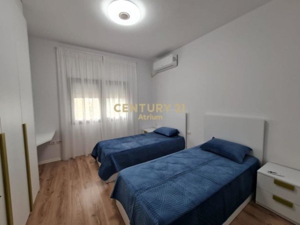 Tirane, jepet me qera apartament 2+1 Kati 5, 109 m² 750 € (PRANE MATERNITETIT TE RI)