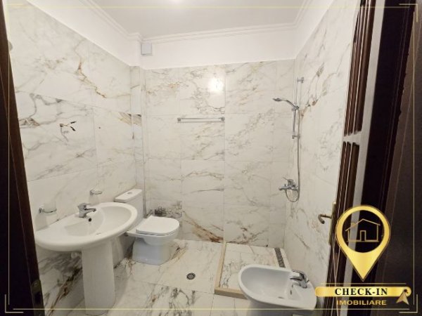 Tirane, jepet me qera zyre Kati 3, 177 m² 1.800 € (Sheshi Wilson)