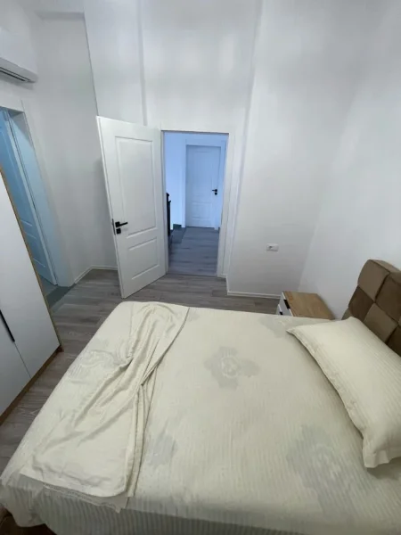 Tirane, jepet me qera Vile 2+1 , 240 m² 2.500 € (Teg)
