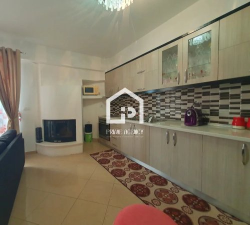 Pogradec, jepet me qera apartament 3+1+Ballkon Kati 7, 125 m² 50 € (POGRADEC)
