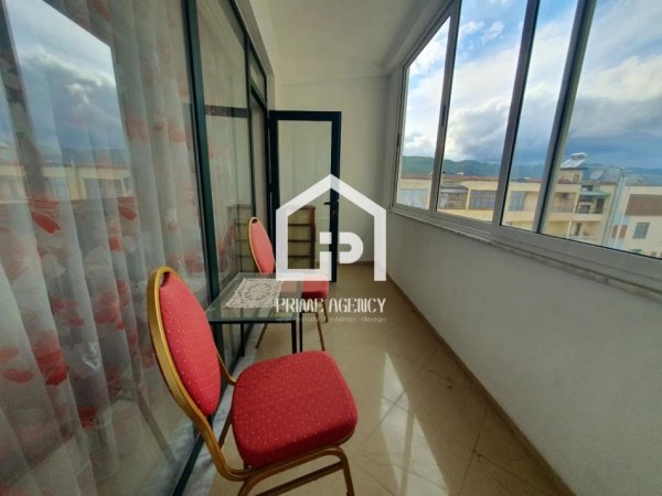 Pogradec, jepet me qera apartament 3+1+Ballkon Kati 7, 125 m² 50 € (POGRADEC)