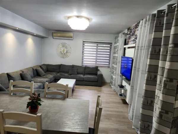 Tirane, jepet me qera apartament 2+1 Kati 3, 95 m² 550 € (Kodra e Diellit rr. Bill Klinton)