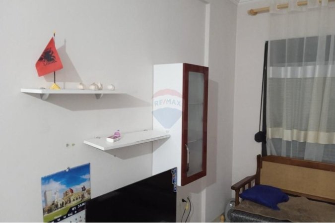 Tirane, jepet me qera apartament 1+1 , 65 m² 300 € (Astir)