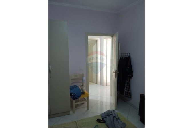 Tirane, jepet me qera apartament 1+1 , 65 m² 300 € (Astir)