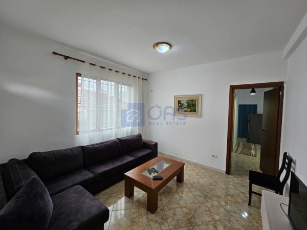 Tirane, jepet me qera apartament 1+1+Aneks+Ballkon Kati 1, 60 m² 400 € (Selite , Ngjitur me Universitetin &quot;Marin Barleti&quot;)