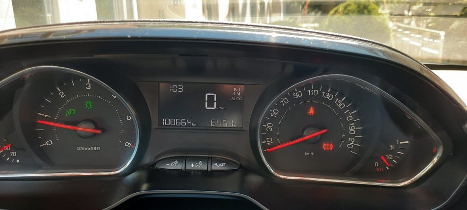 Cmimi eshte ulur! Shitet makine Peugeot 208 – Viti 2012 Nafte, e zeze manuale Kondicioner 4.900 €