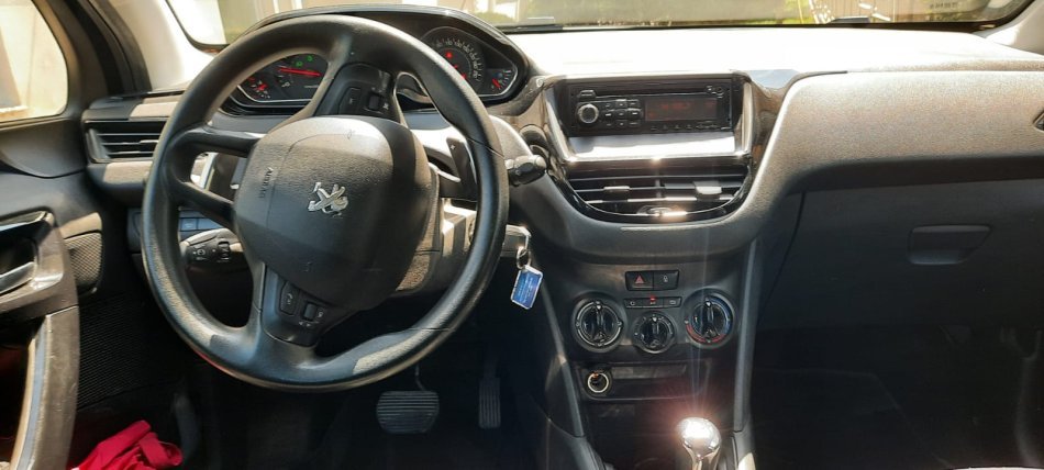 Shitet makine Peugeot 208 – Viti 2012 Nafte, e zeze manuale Kondicioner 5.500 €
