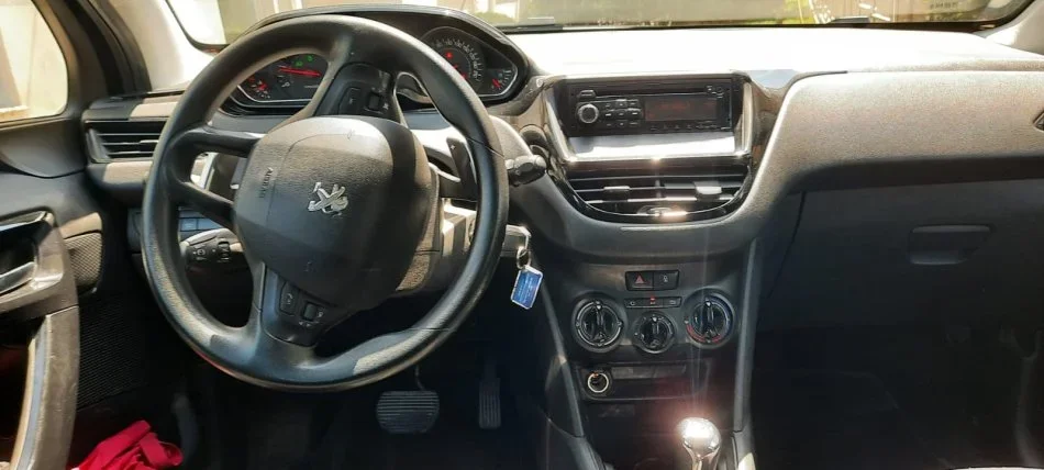 Cmimi eshte ulur! Shitet makine Peugeot 208 – Viti 2012 Nafte, e zeze manuale Kondicioner 4.900 €